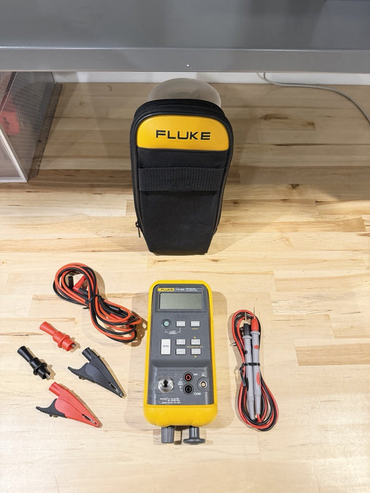 FLUKE 718 30G PRESSURE CALIBRATOR W/ LEADS & BAG (FREE SHIPPING) TESTED