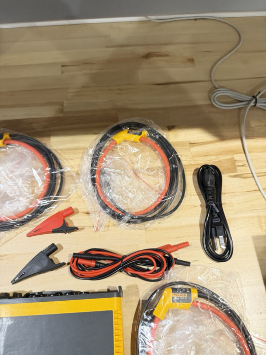 FLUKE 1748 3 PHASE POWER QUALITY LOGGER & ACCESSORIES (TESTED) - FREE SHIPPING