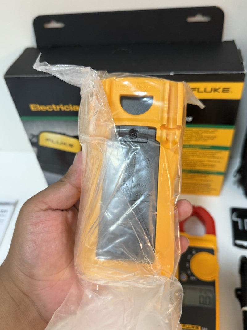 FLUKE 117/323KIT ELECTRICIANS COMBO KIT MFD 2026