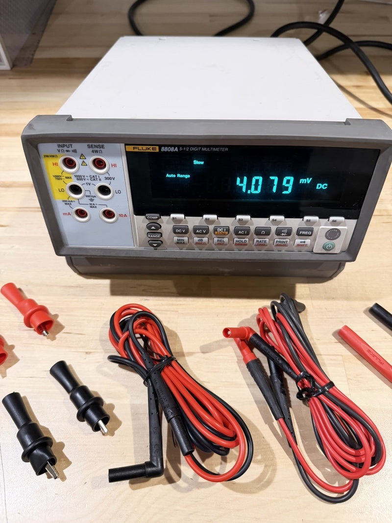 FLUKE 8808A 5.5 DIGITAL MULTIMETER WITH LEADS & CHARGER TESTED