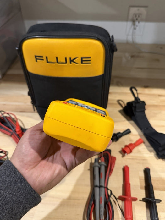 FLUKE 725 MULTIFUNCTION PROCESS CALIBRATOR WITH BAGLEADS & CLIPS