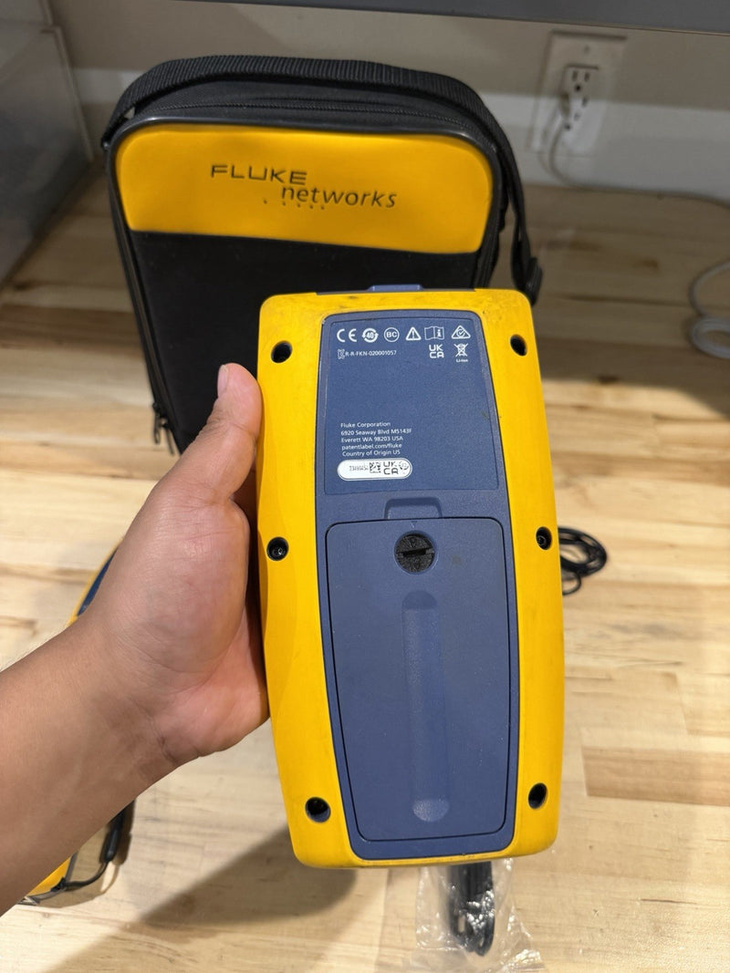FLUKE NETWORKS LIQ-100 LINKIQ KIT CABLE & NETWORK TESTER W ACCESSORIES