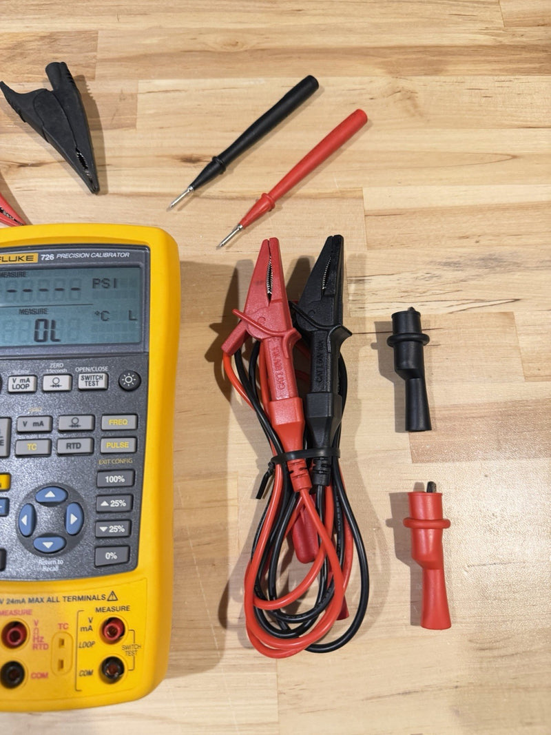 FLUKE 726 PRECISION CALIBRATOR WITH LEADS & ACCESSORIES TESTED