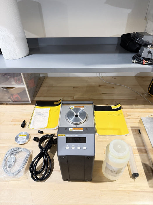 FLUKE 6102 MICRO-BATH 35Â°C TO 200Â°C WITH ACCESSORIES TESTED