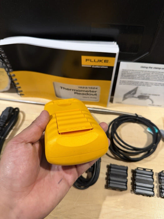 FLUKE 1523 REFERENCE THERMOMETER W/ PROBE KIT & ACCESSORIES-FREE SHIPPING TESTED