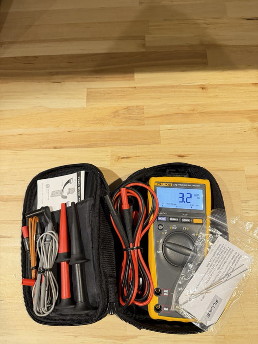 FLUKE 179/EDA2 MULTIMETER COMBO KIT W/ BAG & ACCESSORIES - TESTED