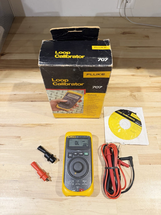 FLUKE 707 LOOP CALIBRATOR WITH ACCESSORIES