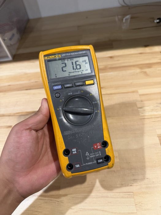 FLUKE 177 TRUE RMS MULTIMETER (PARTS ONLY) FOR PARTS DOESN’T WORK - SHIPS FAST