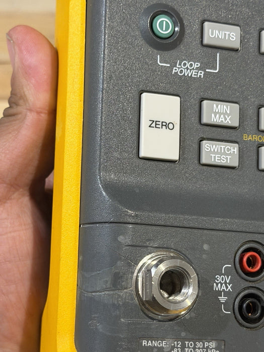 FLUKE 718 30G PRESSURE CALIBRATOR W/ LEADS & BAG (FREE SHIPPING) TESTED