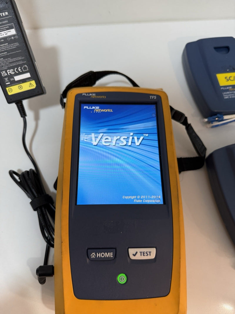 FLUKE NETWORKS VERSIV OTDR KIT WITH QUAD OTDR MODULE & ACCESSORIES
