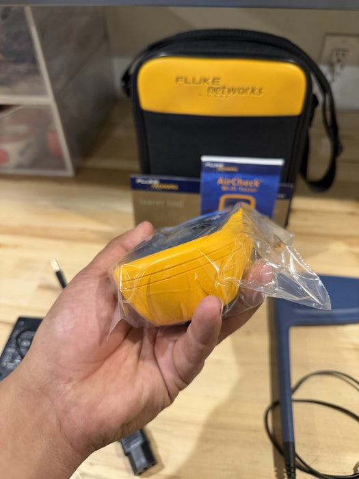 FLUKE NETWORKS AIRCHECK WIFI TESTER W/ ANTENNA & ACCESSORIES (NEW) RARE