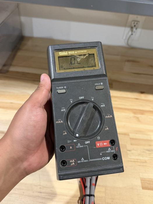 FLUKE 8025 A DIGITAL MULTIMETER W/ LEADS- SHIPS FAST