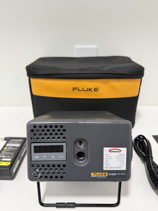 FLUKE 9102S DRY-WELL CALIBRATOR WITH BAG & CHARGER CALIBRATED 2024