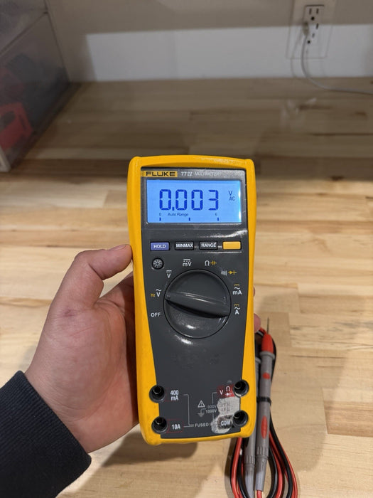 FLUKE 77-IV MULTIMETER W / LEAD SET & CLIPS - SHIPS FAST (TESTED)