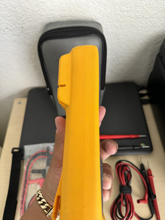 FLUKE 712 RTD PROCESS CALIBRATOR WITH LEADS & BAG