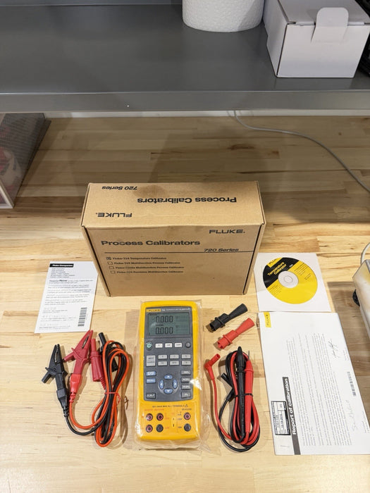 FLUKE 724 TEMPERATURE CALIBRATOR METER / NEW SEALED - FREE SHIPPING (TESTED) NEW