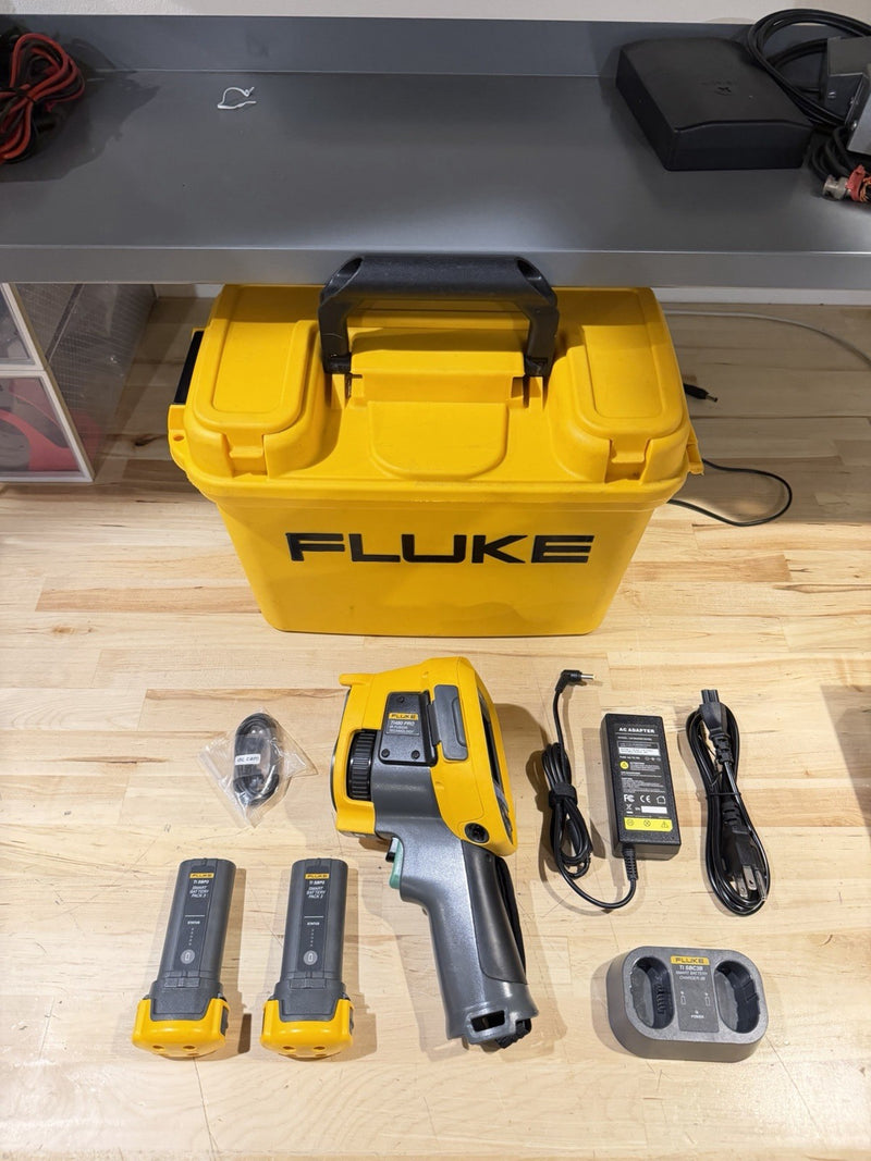 FLUKE TI480PRO IR CAMERA 60HZ, 640 X 480 , 2 BATTERIES W/ CHARGE & CASE -TESTED