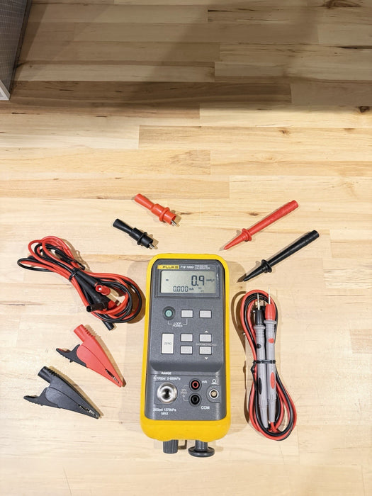 FLUKE 718 100G PRESSURE CALIBRATOR W/ ACCESSORIES (FREE SHIPPING) TESTED