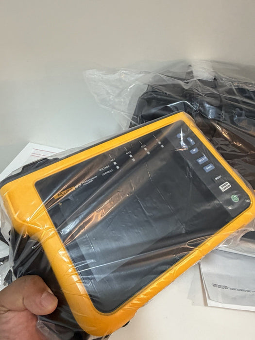 FLUKE 1777 POWER QUALITY ANALYZER (NEW FACTORY SEALED)CALIBRATED 2027 SHIPS FAST