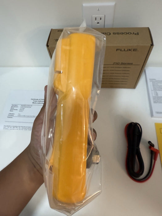 FLUKE 717 500G PRESSURE CALIBRATOR CALIBRATED 2024