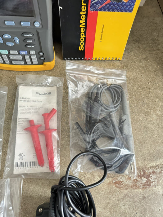 FLUKE 199 SCOPEMETER OSCILLOSCOPE 200MHZ 2.5GS/S WITH VARIOUS LEADS AND PROBES