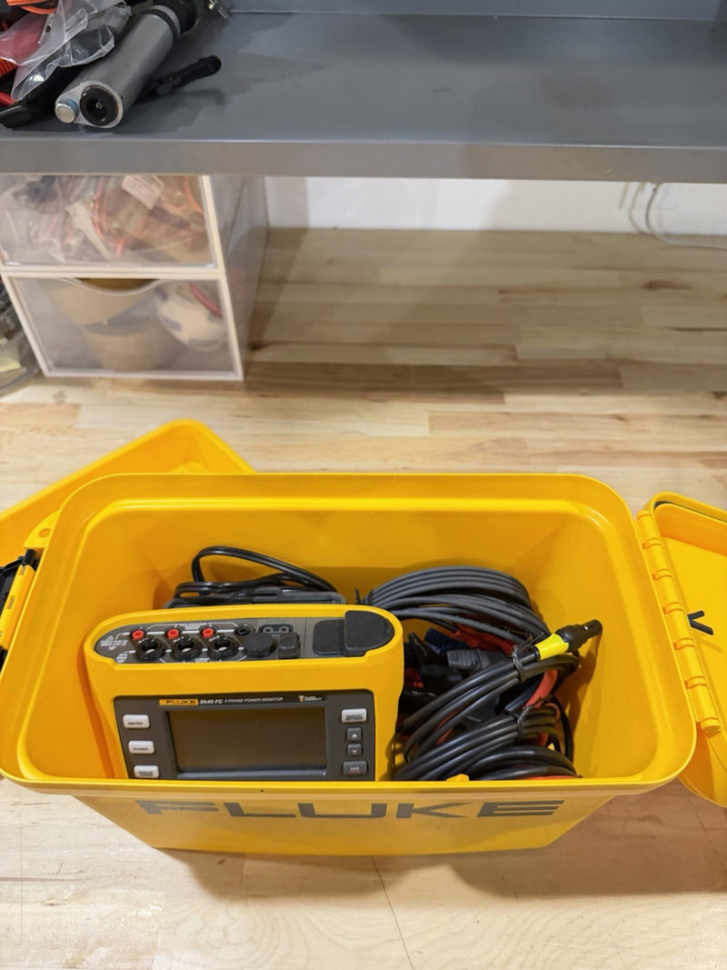 FLUKE 3540 FC 3-PHASE POWER MONITOR WITH ACCESSORIES TESTED