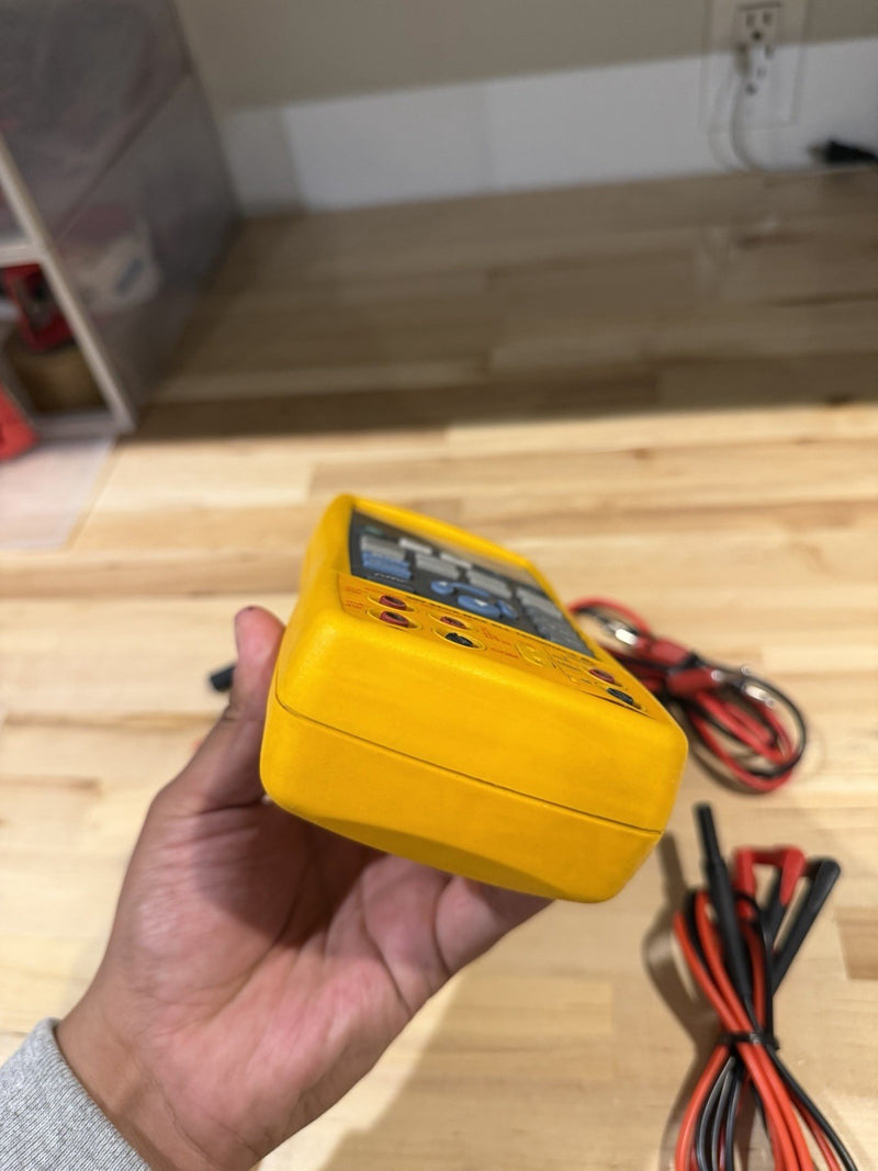 FLUKE 725 MULTIFUNCTION PROCESS CALIBRATOR WITH LEADS & CLIPS