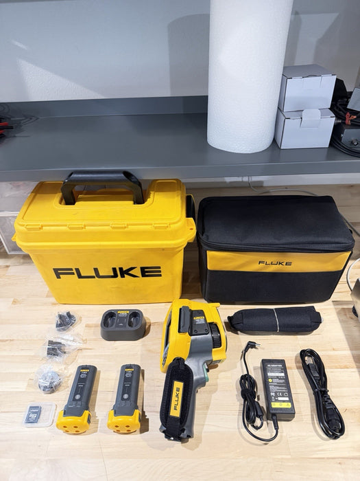 FLUKE Ti401-PRO 60HZ THERMAL IMAGER KIT W / ACCESSORIES - FREE SHIPPING