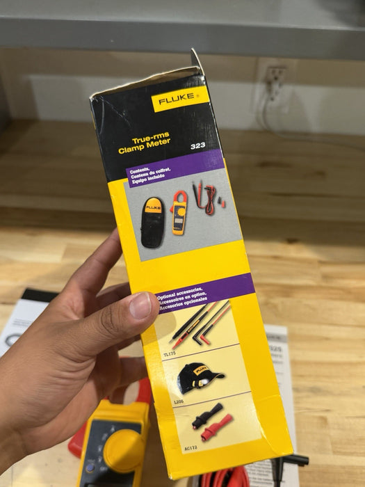FLUKE 323 TRUE-RMS DIGITAL CLAMP METER WITH BAG & LEADS