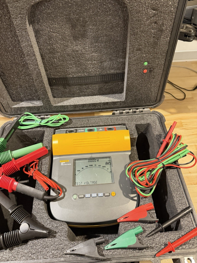 FLUKE 1550C 5KV INSULATION TESTER W LEADS & CASE - FREE SHIPPING
