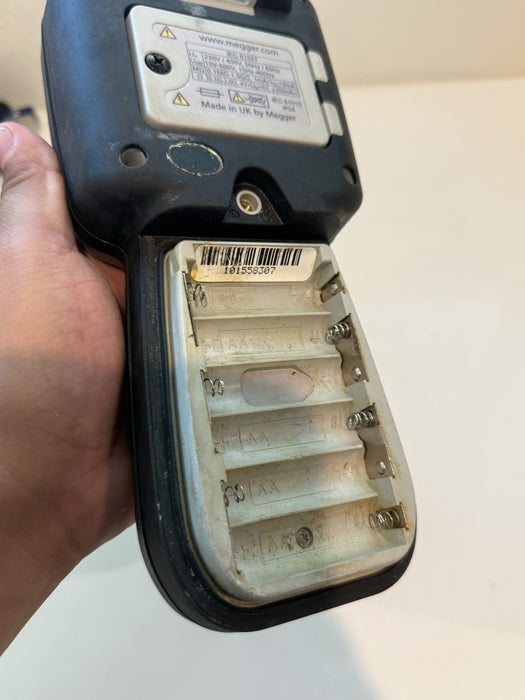 MEGGER MIT400/2 INSULATION & CONTINUITY TESTER WITH LEADS FOR PARTS