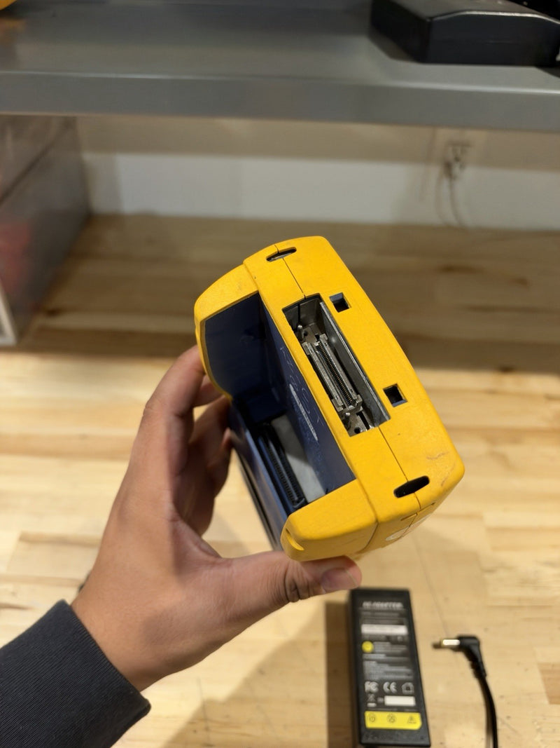 FLUKE NETWORKS DTX-1800 MAINFRAME & W/ CHARGER (PARTS ONLY) FOR PARTS