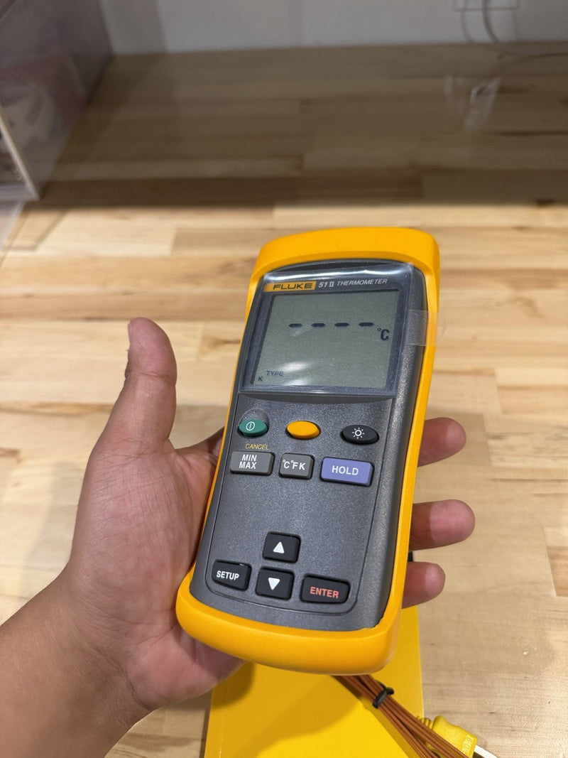 FLUKE 51 II THERMOCOUPLE THERMOMETER WITH PROBE & MANUAL