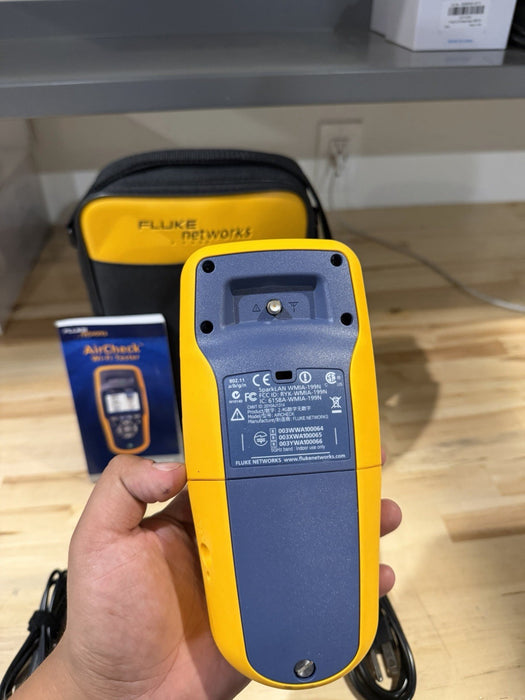 FLUKE NETWORKS AIRCHECK WIFI TESTER WITH CHARGER & BAGE