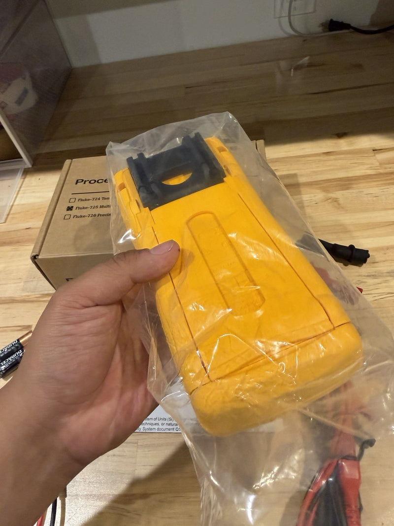 FLUKE 725 MULTIFUNCTION PROCESS CALIBRATOR