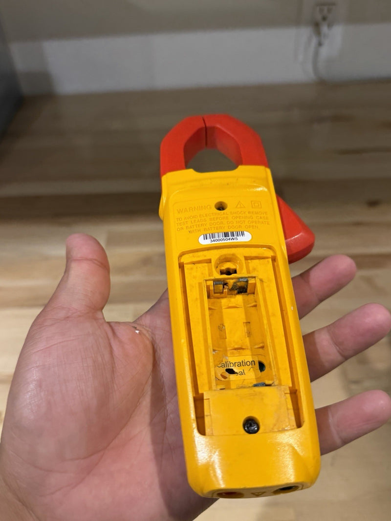 FLUKE 323 TRUE RMS CLAMP METER FOR PARTS