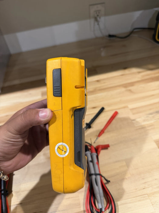 FLUKE 233 REMOTE DISPLAY AUTOMOTIVE DIGITAL  MULTIMETER (TESTED) FREE SHIPPING