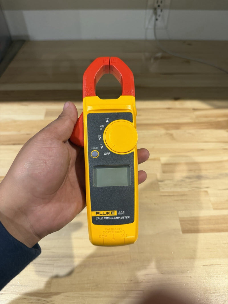 FLUKE 323 TRUE RMS CLAMP METER FOR PARTS