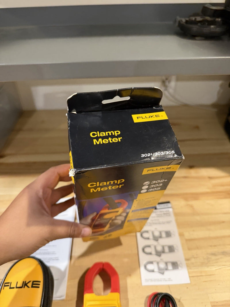FLUKE 302+ CLAMP METER (NEW SEALED) SHIPS FAST