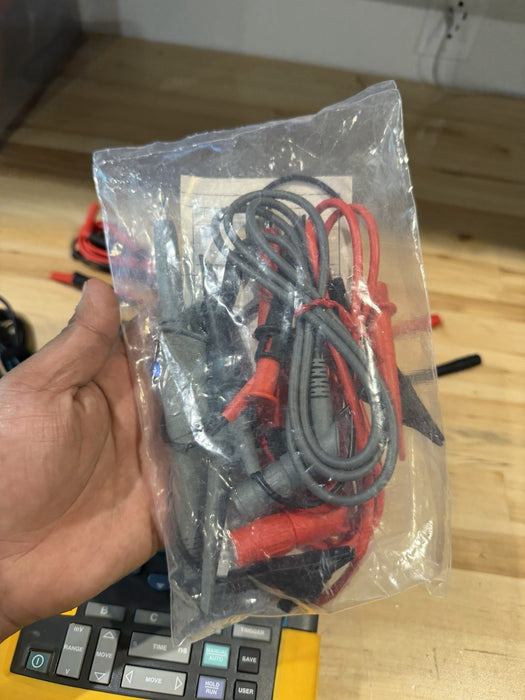 FLUKE 190-204 SCOPEMETER 4CH 200MHZ 2.5GS/S W LEADS & ACCESSORIES (TESTED)