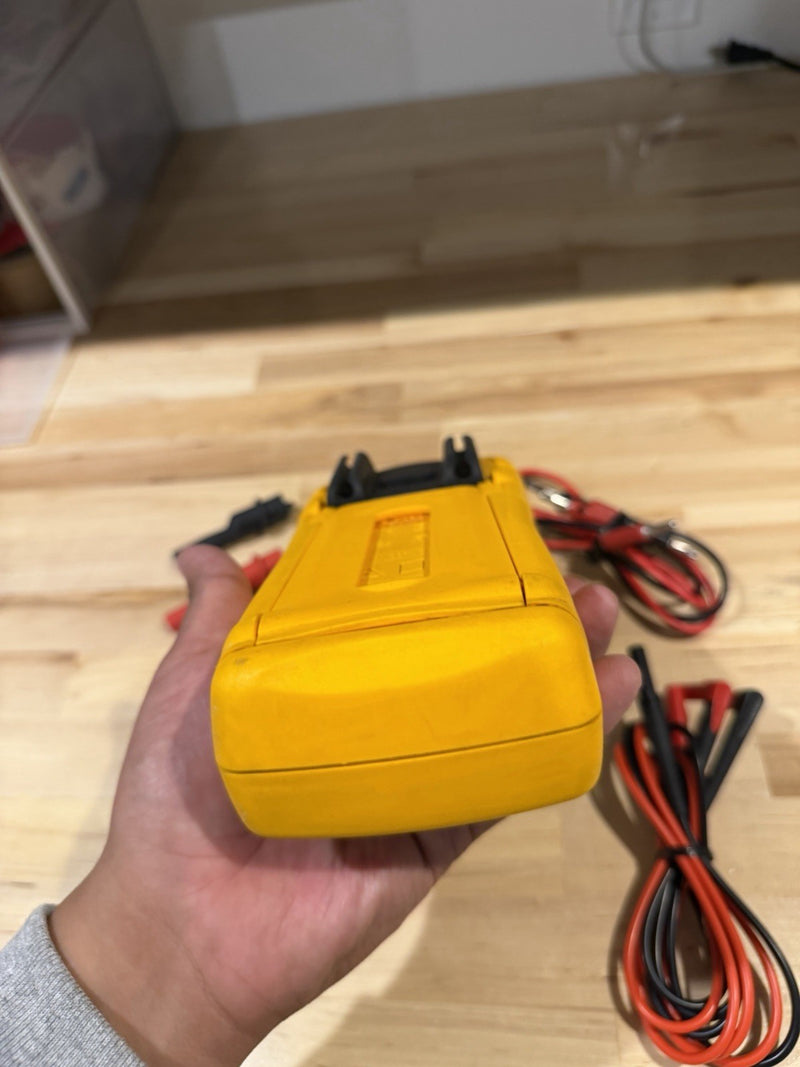FLUKE 725 MULTIFUNCTION PROCESS CALIBRATOR WITH LEADS & CLIPS