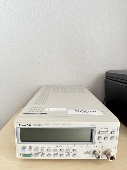 FLUKE PM6685 UNIVERSAL FREQUENCY COUNTER 300MHZ TESTED