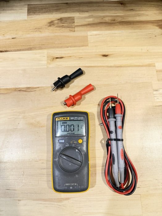 FLUKE 101 600VCAT III MULTIMETER W/ LEADS & CLIPS - SHIPS FAST