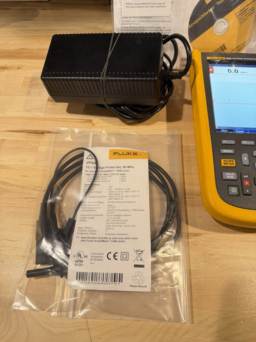 FLUKE 125B INDUSTRIAL SCOPEMETER 40MHZ W/ ACCESSORIES & BAG - FREE SHIPPING
