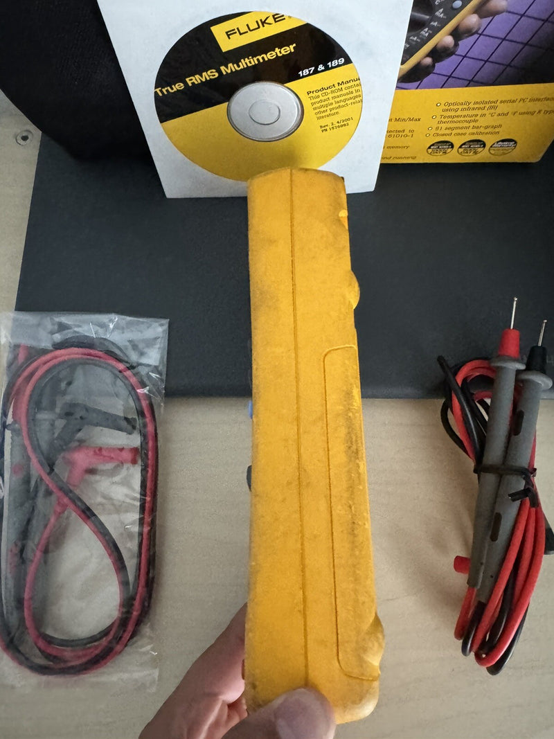 FLUKE 189 TRUE RMS DIGITAL MULTIMETER WITH LEADS & TRAVEL CASE