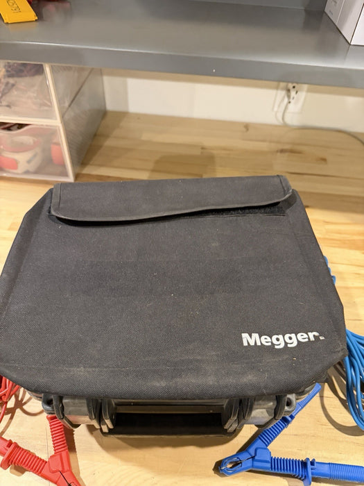MEGGER S1-1068 10KV INSULATION TESTER W/ LEADS & CHARGER (FREE SHIPPING) TESTED