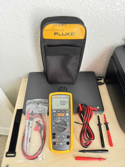 FLUKE 1587 FC INSULATION MULTIMETER WITH BAG AND LEADS