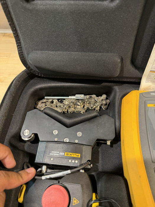 FLUKE 830 LASER ALIGNMENT TOOL WITH ACCESSORIES TESTED