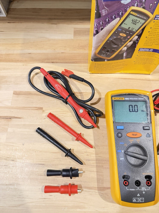 FLUKE 1503 INSULATION TESTER (NEW FACTORY SEALED) W ACCESSORIES - NEW