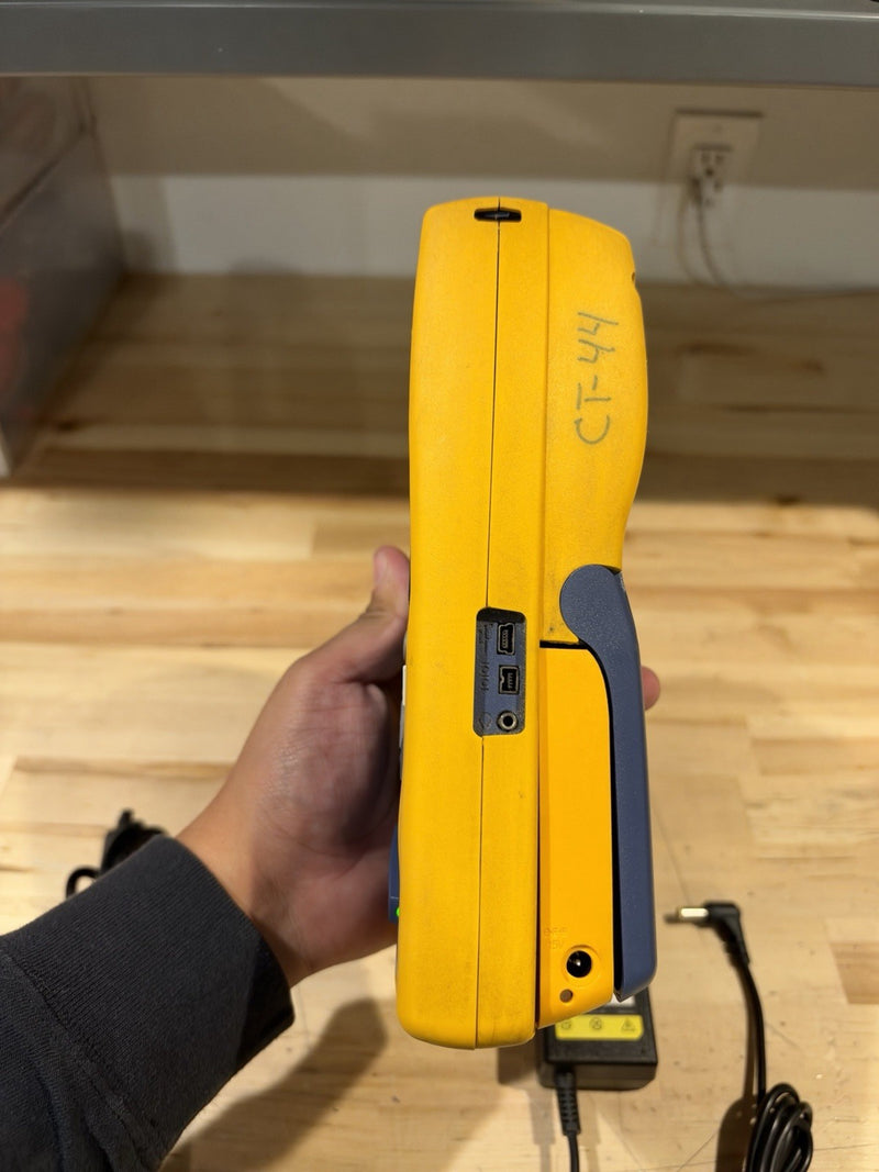 FLUKE NETWORKS DTX-1800 MAINFRAME & W/ CHARGER (PARTS ONLY) FOR PARTS